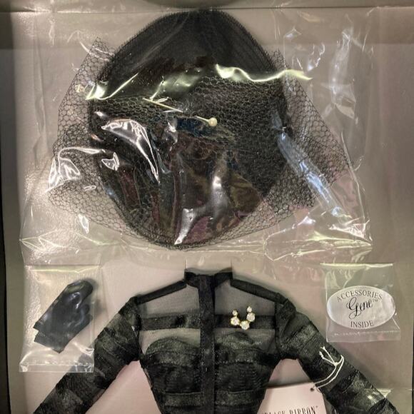 Vintage 90s Ashton-Drake 15.5" Gene Marshall BLACK RIBBON OF #76088 (1999) NRFB - Picture 3 of 5